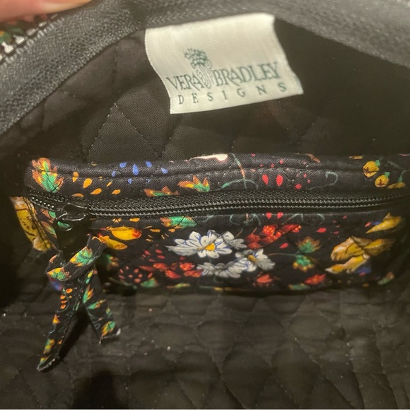 Woman’s Vera Bradley Designs 12 x 6 shoulder bag. Zipper close. - Picture 4 of 8